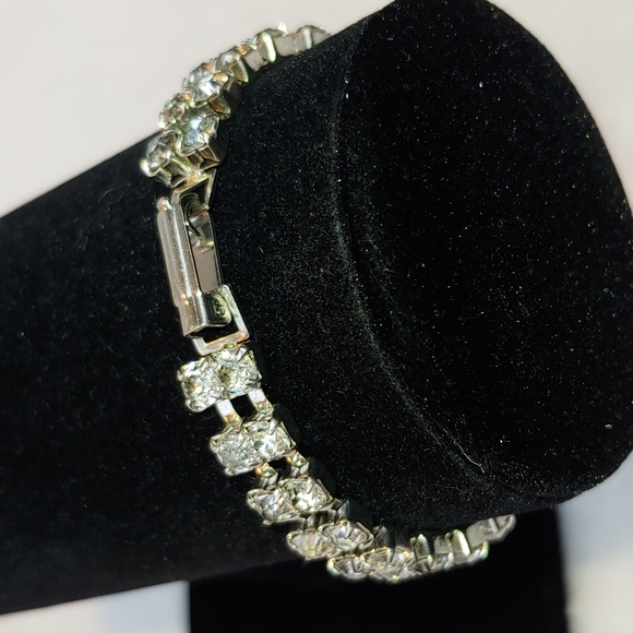 Stylish Formal Wear Rhinestone Women's Bracelet in Black Silver, 7 Inches - Picture 6 of 14